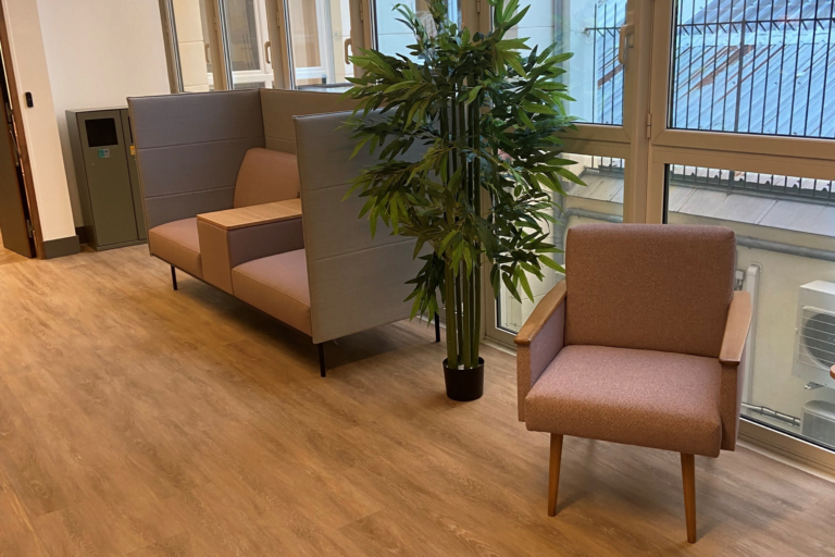amenagement-du-mobilier-dun-espace-de-travail-a-paris