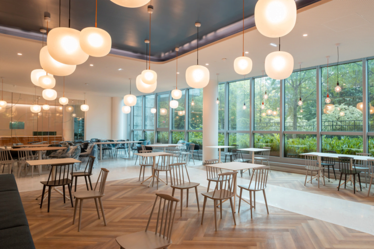 design-&-build-salle-a-manger-dans-une-entreprise