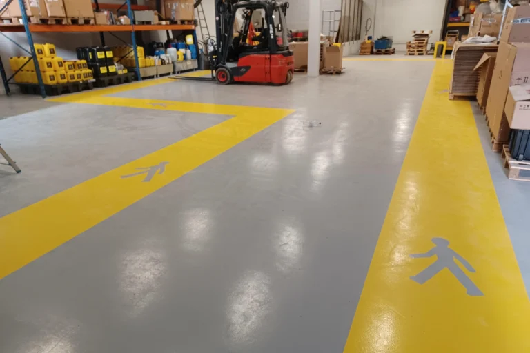 Signalisation au sol pour entrepôt logistique