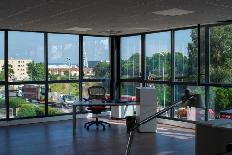 Aménagements des bureaux de l’entrepôt