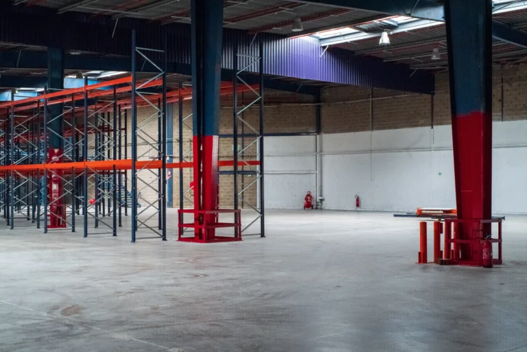 Modernisation de l’intérieur de l’entrepôt logistique