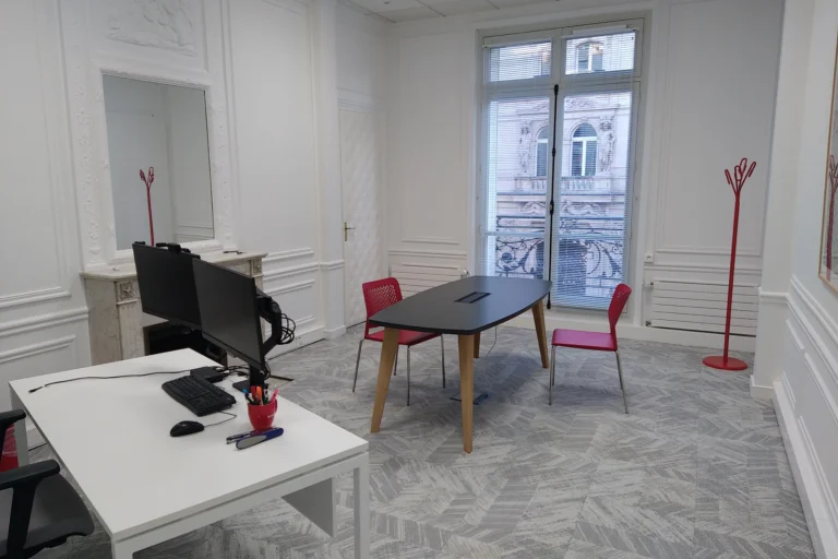Aménagement salle de bureaux professionnel pour un acteur du secteur pharmaceutique