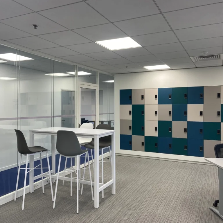 Aménagement et menuiserie intérieure dans le cadre d’un aménagement de bureaux