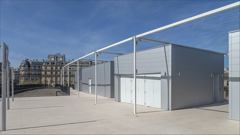 Création et installation des modules de préfabriqués sur la nouvelle terrasse du CESE