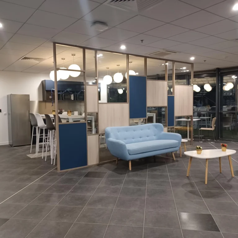 Design et aménagement de la cuisine du site logistique pour le secteur IT